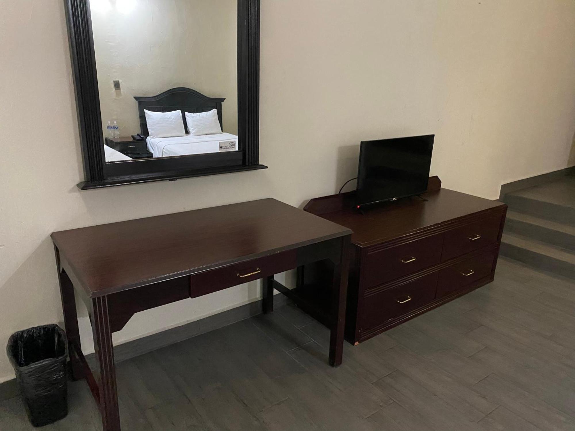 Hotel Plaza Del Arco - Монтерей Екстериор снимка